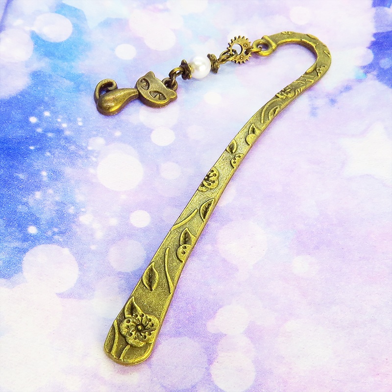 アンティーク調の猫モチーフとパールの可愛いブックマーカー 栞 しおり スワロフスキーパール 花柄模様