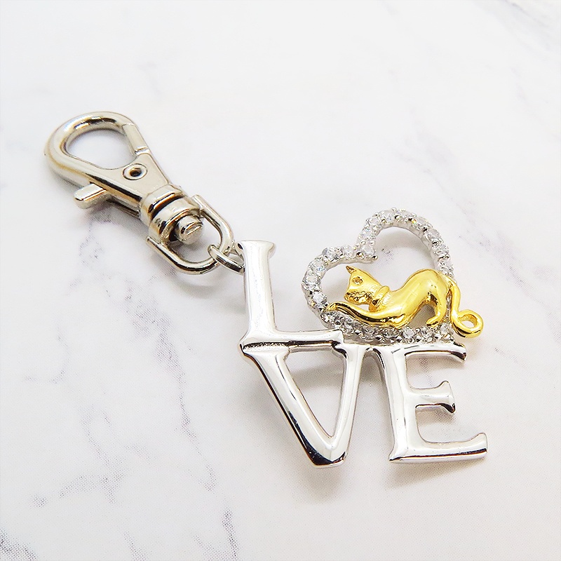シルバー925 LOVEの文字と猫とハートを組み合わせたモチーフのペンダントチャーム キーホルダー