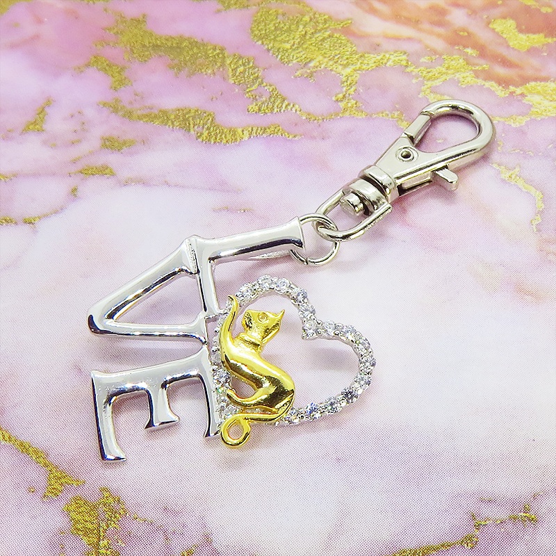 シルバー925 LOVEの文字と猫とハートを組み合わせたモチーフのペンダントチャーム キーホルダー