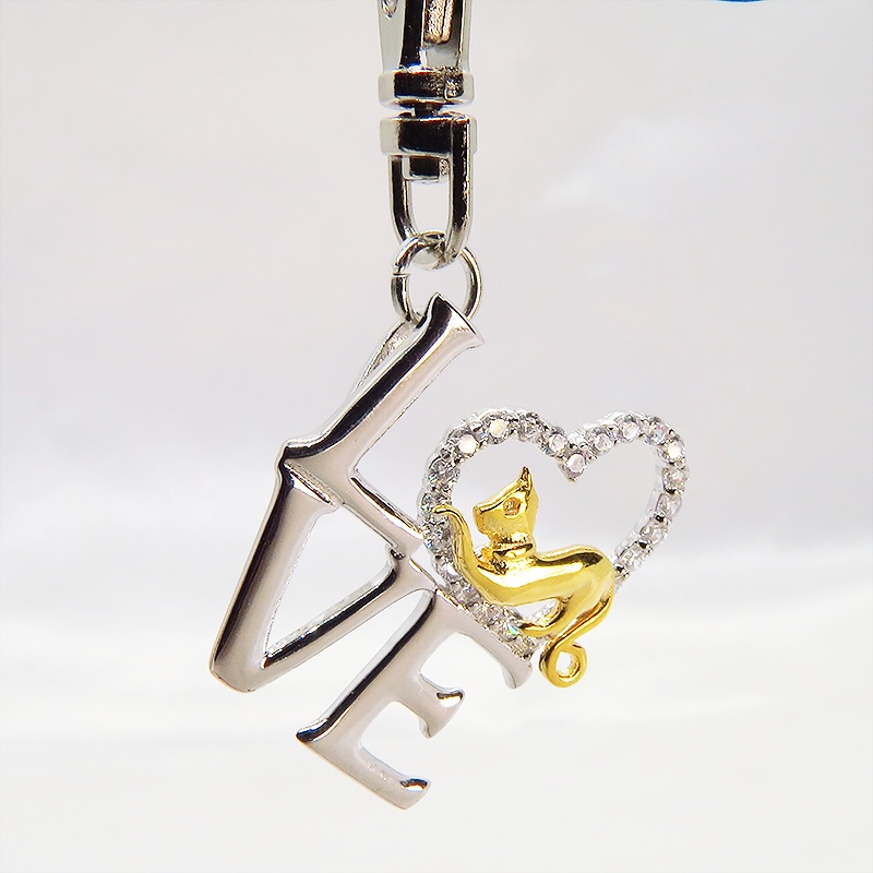 シルバー925 LOVEの文字と猫とハートを組み合わせたモチーフのペンダントチャーム キーホルダー