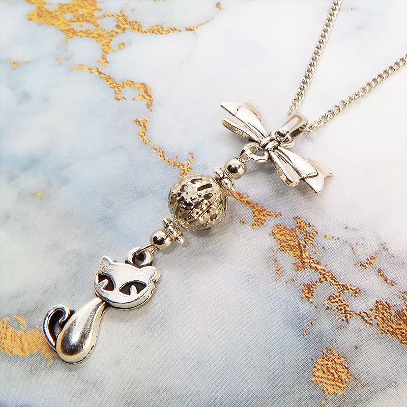 アンティークシルバー 猫とリボンとメタルビーズのエレガンスチェーンネックレス アジャスター追加可