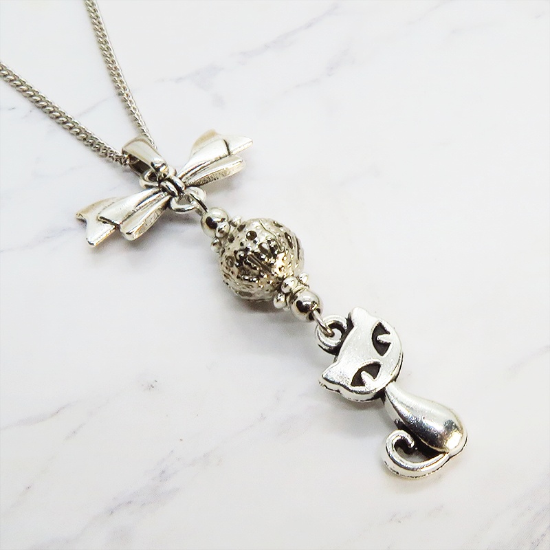 アンティークシルバー 猫とリボンとメタルビーズのエレガンスチェーンネックレス アジャスター追加可