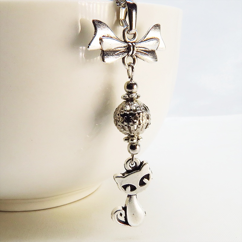 アンティークシルバー 猫とリボンとメタルビーズのエレガンスチェーンネックレス アジャスター追加可