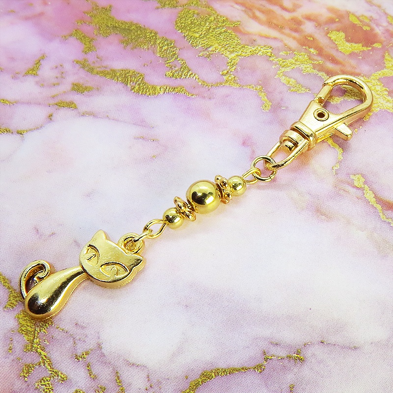 マットゴールドのかわいい猫とビーズのファスナーチャーム キーホルダー ゴールド