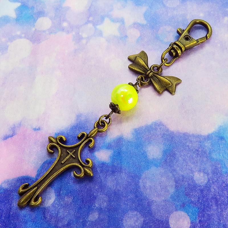 アンティークゴールド ロザリオとリボンの組み合わせにミックスイエロービーズキーホルダー ファスナーチャーム