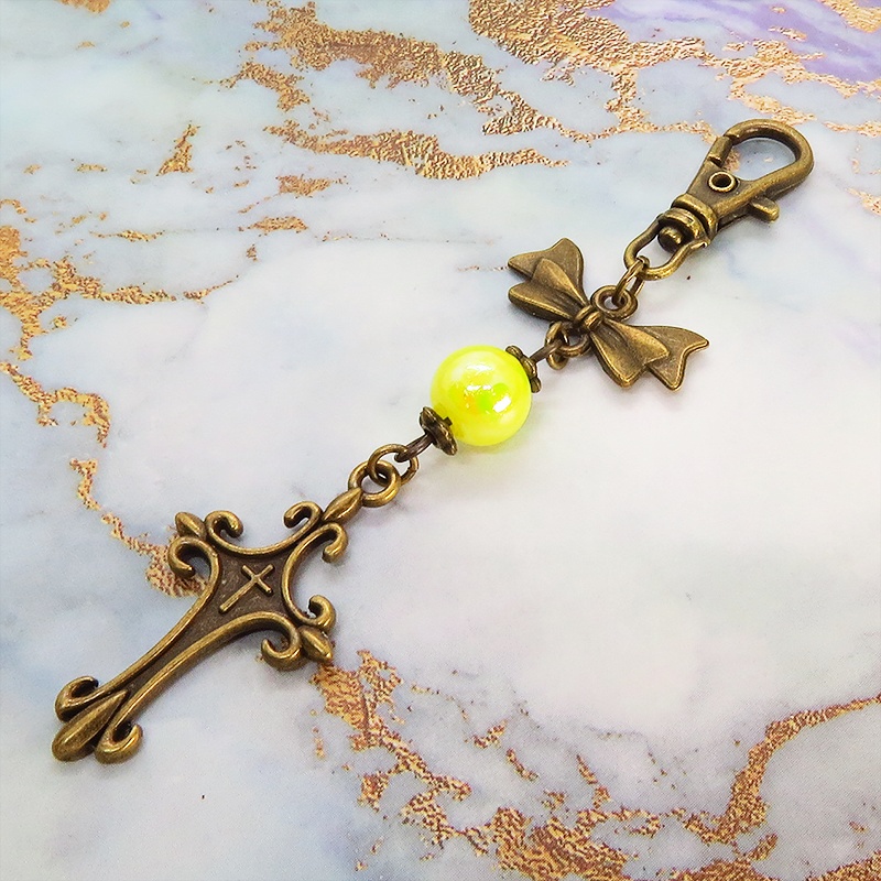 アンティークゴールド ロザリオとリボンの組み合わせにミックスイエロービーズキーホルダー ファスナーチャーム