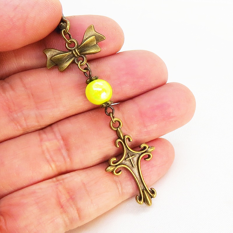 アンティークゴールド ロザリオとリボンの組み合わせにミックスイエロービーズキーホルダー ファスナーチャーム