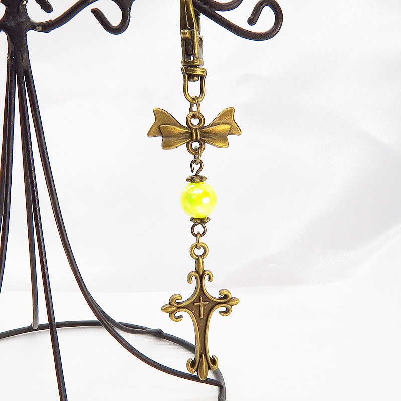 アンティークゴールド ロザリオとリボンの組み合わせにミックスイエロービーズキーホルダー ファスナーチャーム