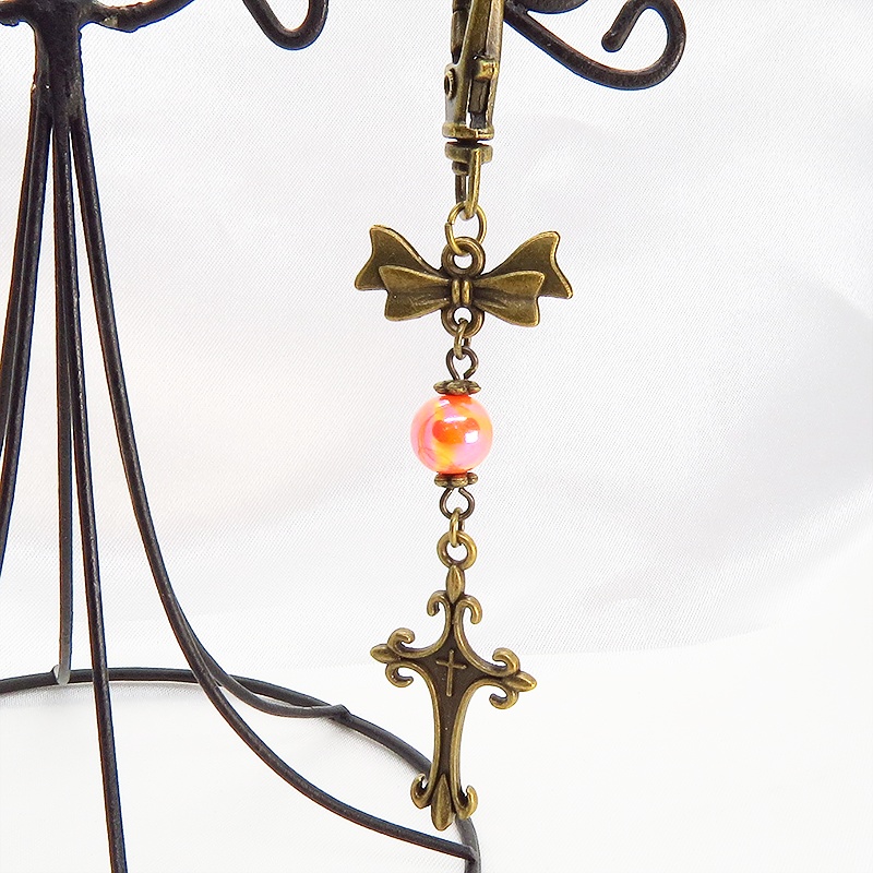 アンティークゴールド ロザリオとリボンの組み合わせにオレンジミックスビーズキーホルダー ファスナーチャーム