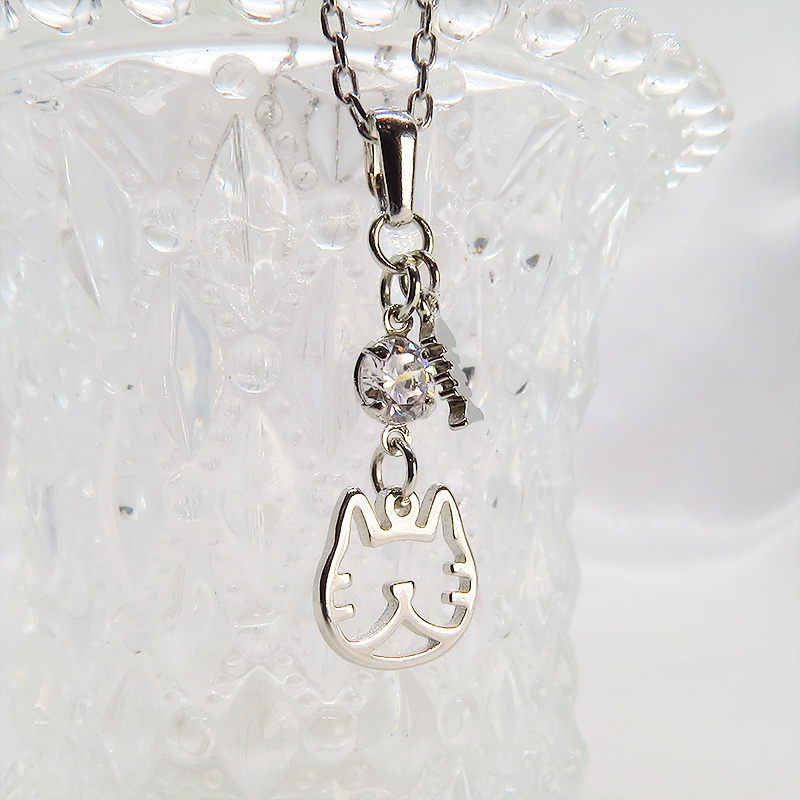 シルバーカラー 猫フェイス(ハチワレ)モチーフとキュービックジルコニアのネックレス お魚 長さ変更可 SV925可