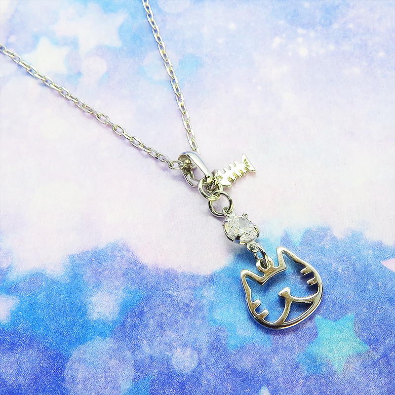 シルバーカラー 猫フェイス(ハチワレ)モチーフとキュービックジルコニアのネックレス お魚 長さ変更可 SV925可