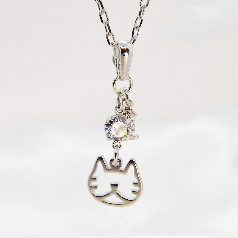 シルバーカラー 猫フェイス(ハチワレ)モチーフとキュービックジルコニアのネックレス お魚 長さ変更可 SV925可