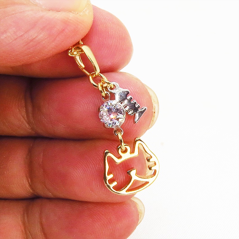 ゴールドカラー 猫フェイス(ハチワレ)モチーフとキュービックジルコニアのネックレス お魚 長さ変更可 SV925 18KGC変更可