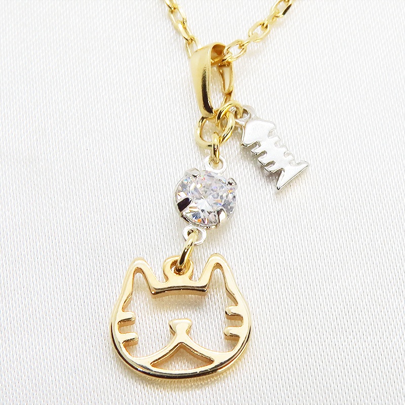 ゴールドカラー 猫フェイス(ハチワレ)モチーフとキュービックジルコニアのネックレス お魚 長さ変更可 SV925 18KGC変更可