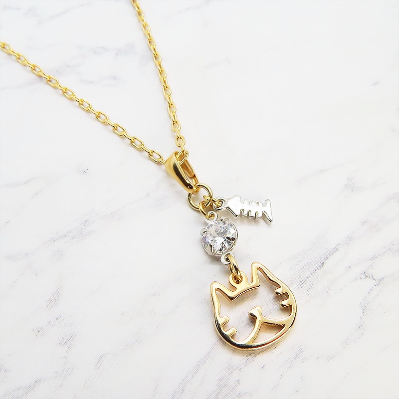 ゴールドカラー 猫フェイス(ハチワレ)モチーフとキュービックジルコニアのネックレス お魚 長さ変更可 SV925 18KGC変更可