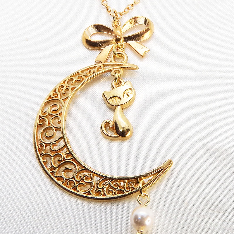 マットゴールド 猫とアラベスク調透かし入りの三日月のネックレス スワロフスキーパール ロザリオ リボン 長さ調整可