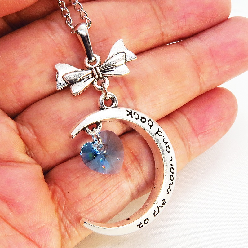 アンティークシルバー 三日月とハートのペンダントネックレス スワロフスキー(アクアマリン) 長さ調整可