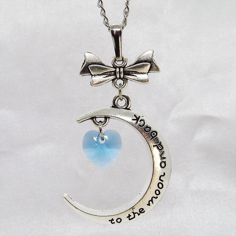 アンティークシルバー 三日月とハートのペンダントネックレス スワロフスキー(アクアマリン) 長さ調整可
