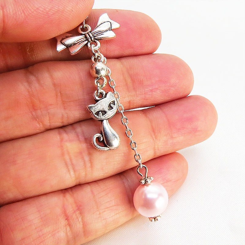 猫と大粒スワロフスキーパールのチェーンピアス リボン ロザリン アンティークシルバー