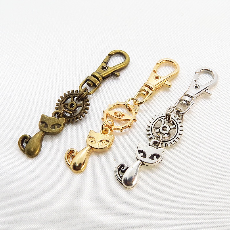 マットゴールドに輝く猫と歯車のシンプルに可愛いファスナーチャーム キーホルダー マスクチャーム