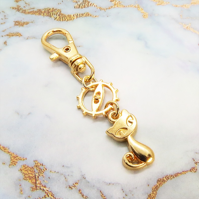 マットゴールドに輝く猫と歯車のシンプルに可愛いファスナーチャーム キーホルダー マスクチャーム