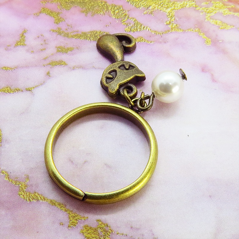 アンティークゴールド 猫とスワロフスキーパールの大人可愛いリング 指輪 フリーサイズ ピンキーリング