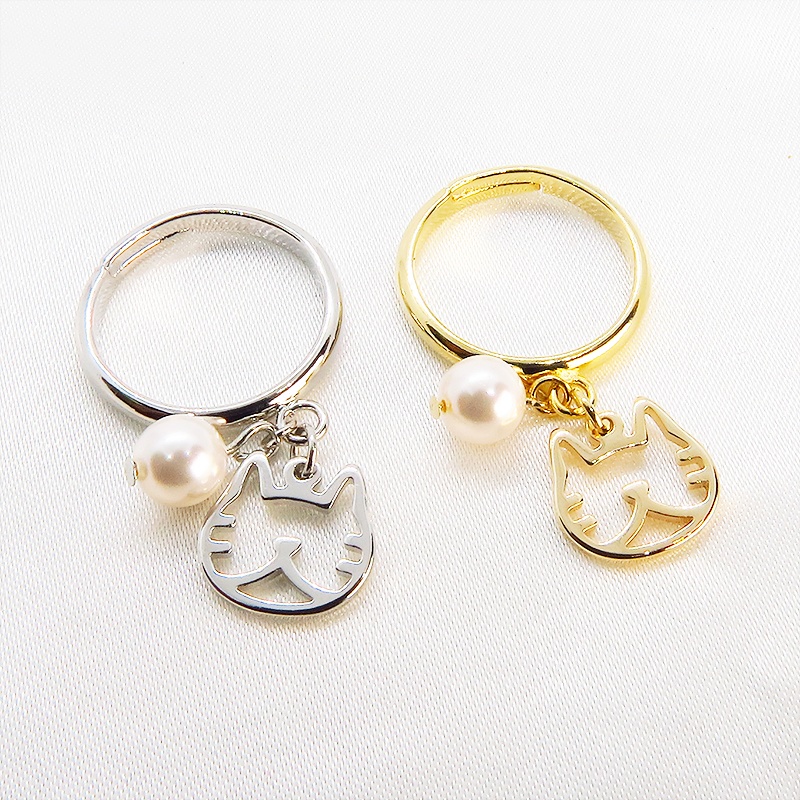 シルバーカラー 猫フェイス(ハチワレ)フレームとスワロフスキー・パールの大人可愛いリング フリーサイズ