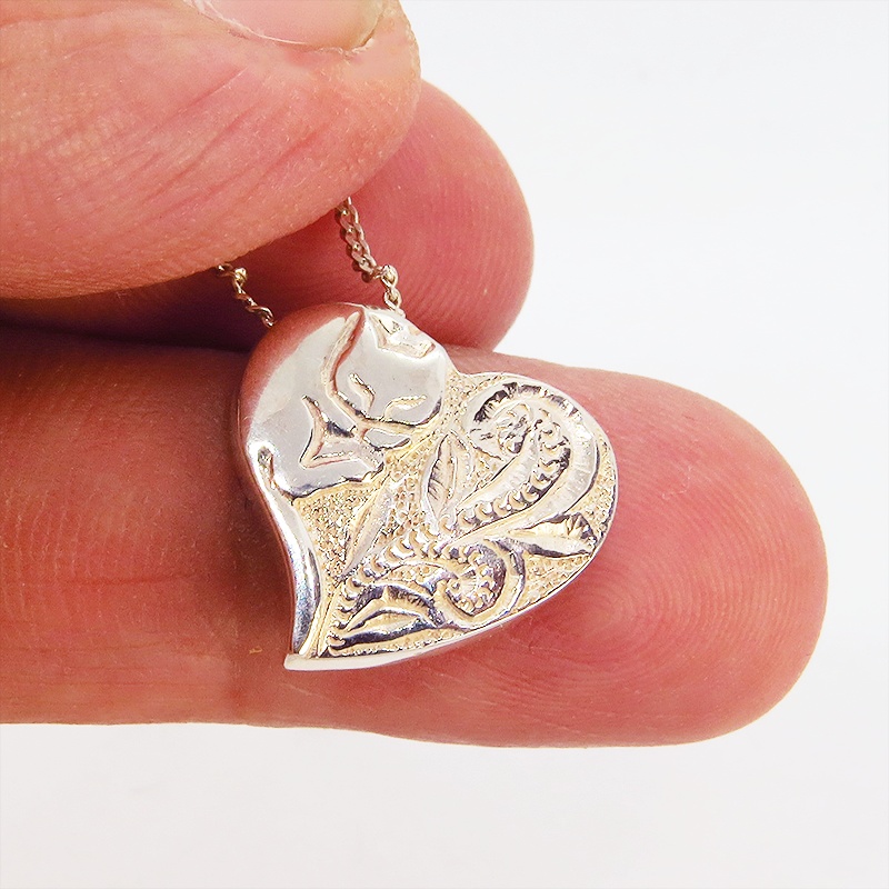 大人可愛いハートの猫ネックレス シルバー925 ハワイアンネックレス