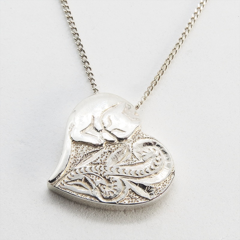 大人可愛いハートの猫ネックレス シルバー925 ハワイアンネックレス