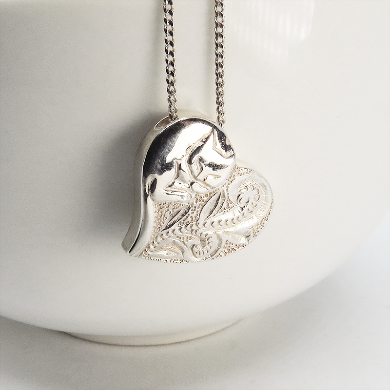 大人可愛いハートの猫ネックレス シルバー925 ハワイアンネックレス