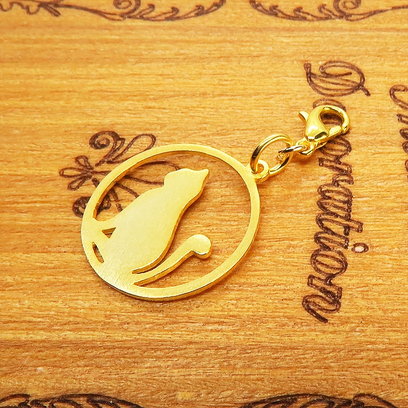 スマホ・マスクチャーム 満月と猫 ゴールドキャットムーン シルバー925 18Kゴールドコーティング ジャックピン追加可