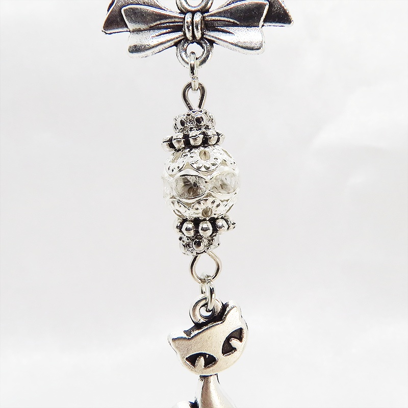 アンティークシルバー 猫とリボンのネックレス ガラス入りメタルビーズ ベネチアンチェーン アジャスター可