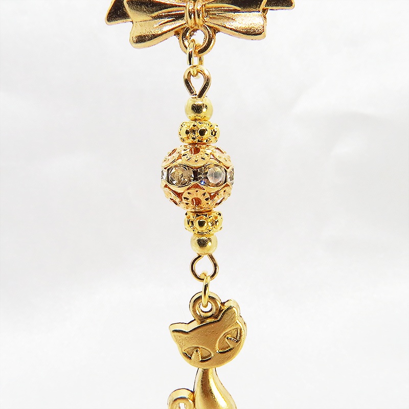 マットゴールド 猫とリボンのネックレス ガラス入りメタルビーズ ベネチアンチェーン アジャスター可