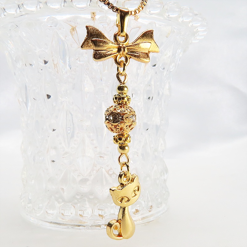 マットゴールド 猫とリボンのネックレス ガラス入りメタルビーズ ベネチアンチェーン アジャスター可