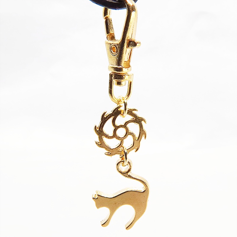 マットゴールドの跳ね猫とちょっとかっこいい歯車の大人可愛いファスナーチャーム キーホルダー マスクチャーム