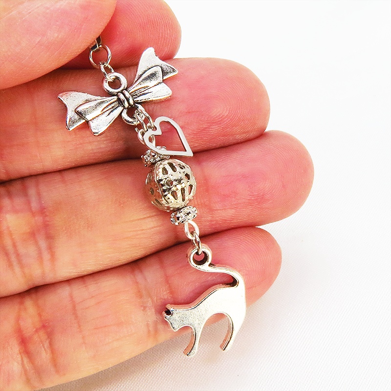 アンティークシルバー 跳ね猫とリボンネックレス メタルビーズ 長さ調整可 ステンレス可 アジャスター追加可