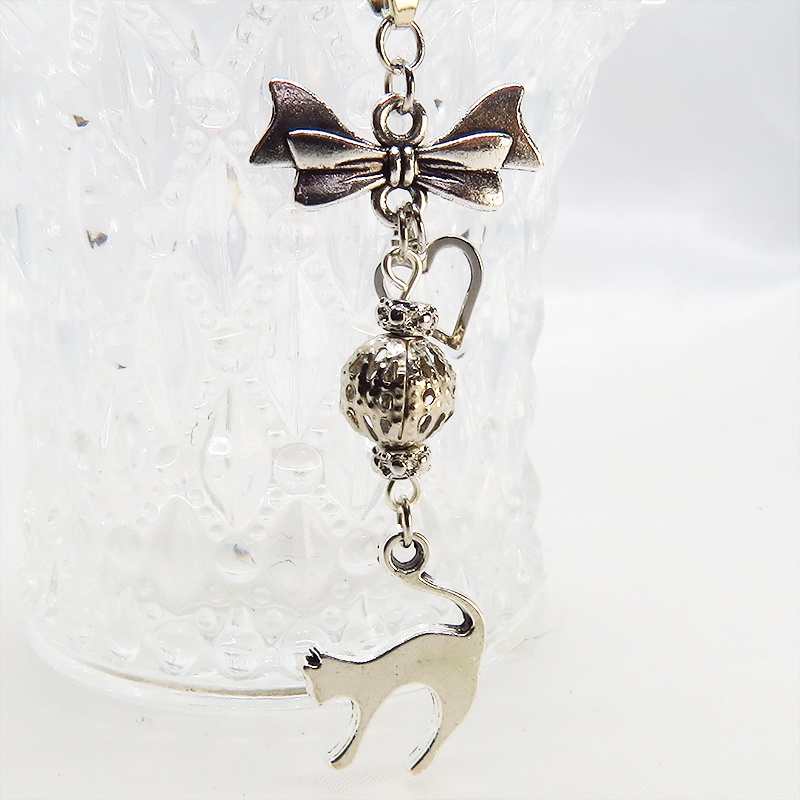 アンティークシルバー 跳ね猫とリボンネックレス メタルビーズ 長さ調整可 ステンレス可 アジャスター追加可