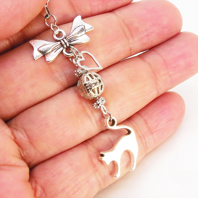 アンティークシルバー 跳ね猫とリボンネックレス メタルビーズ 長さ調整可 ステンレス可 アジャスター追加可