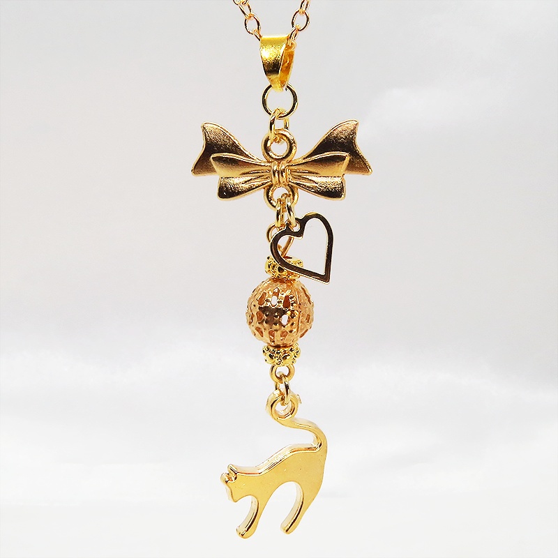 マットゴールド 跳ね猫とリボンネックレス メタルビーズ 長さ調整可 ステンレス可 アジャスター追加可