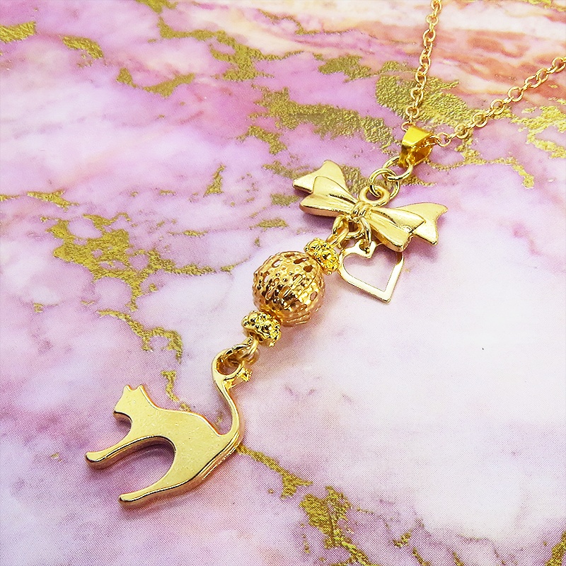 マットゴールド 跳ね猫とリボンネックレス メタルビーズ 長さ調整可 ステンレス可 アジャスター追加可
