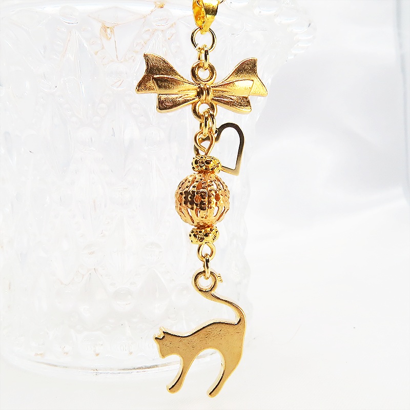 マットゴールド 跳ね猫とリボンネックレス メタルビーズ 長さ調整可 ステンレス可 アジャスター追加可