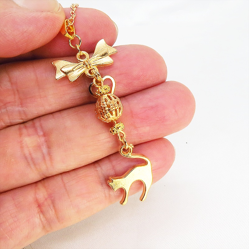 マットゴールド 跳ね猫とリボンネックレス メタルビーズ 長さ調整可 ステンレス可 アジャスター追加可