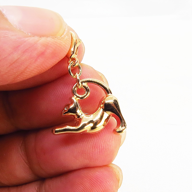 のび猫をかたどったシルエットモチーフのシンプルで可愛いマスクチャーム マットゴールド