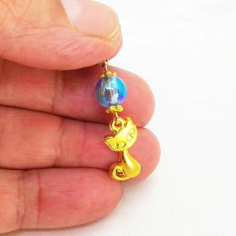 マスク・スマホチャーム ゴールドカラー 猫モチーフと透き通るアクアマリンビーズのチャーム 金具変更可 ジャックピン追加可