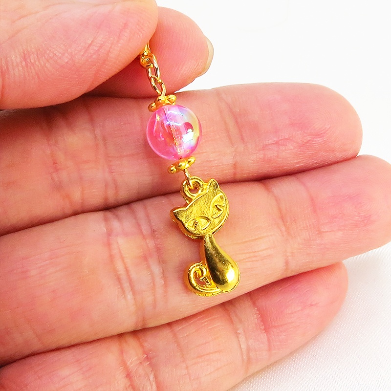 マスク・スマホチャーム ゴールドカラー 猫モチーフと透き通るピンクビーズのチャーム 金具変更可 ジャックピン追加可