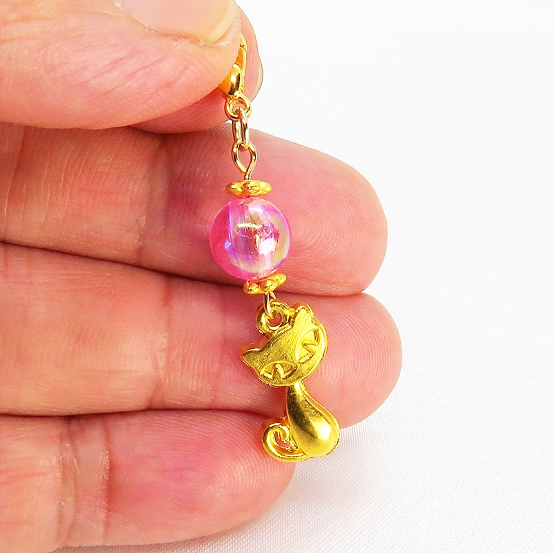 マスク・スマホチャーム ゴールドカラー 猫モチーフと透き通るピンクビーズのチャーム 金具変更可 ジャックピン追加可