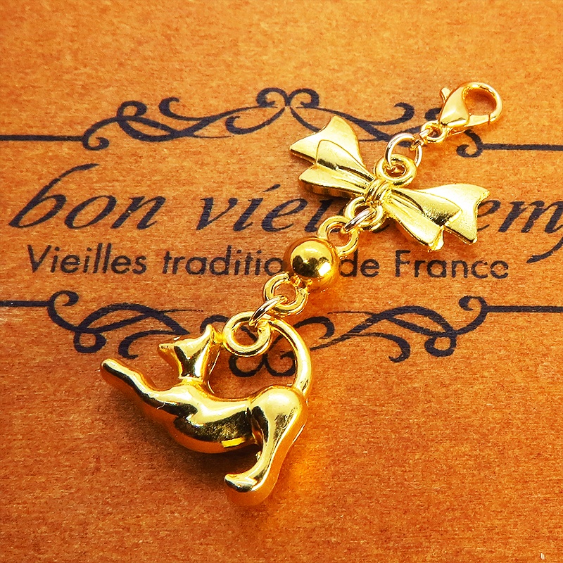 のび猫をかたどったシルエットモチーフとリボンの可愛いマスクチャーム ゴールドカラー