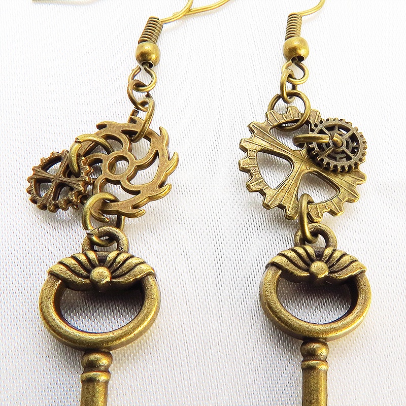 スチームパンク風 猫と歯車と鍵 ロングピアス アシンメトリーピアス アンティークカラーVol.1