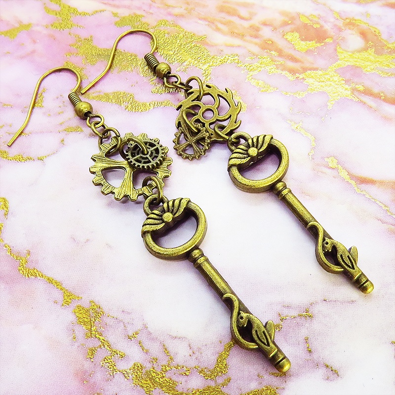 スチームパンク風 猫と歯車と鍵 ロングピアス アシンメトリーピアス アンティークカラーVol.1