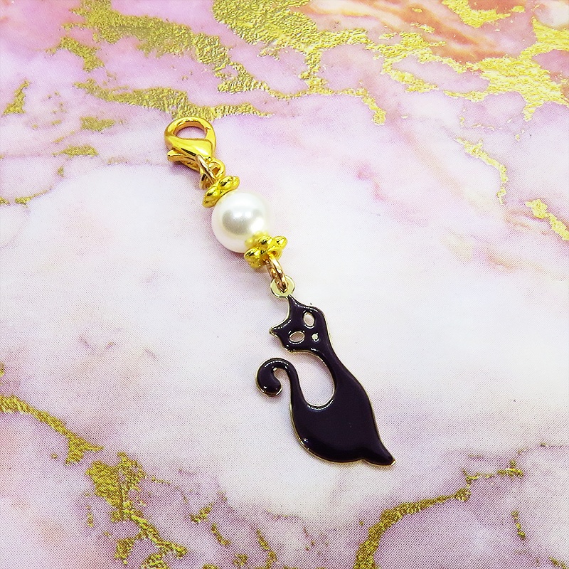 マスクチャーム すらりとした黒猫モチーフとスワロフスキーパールのチャーム